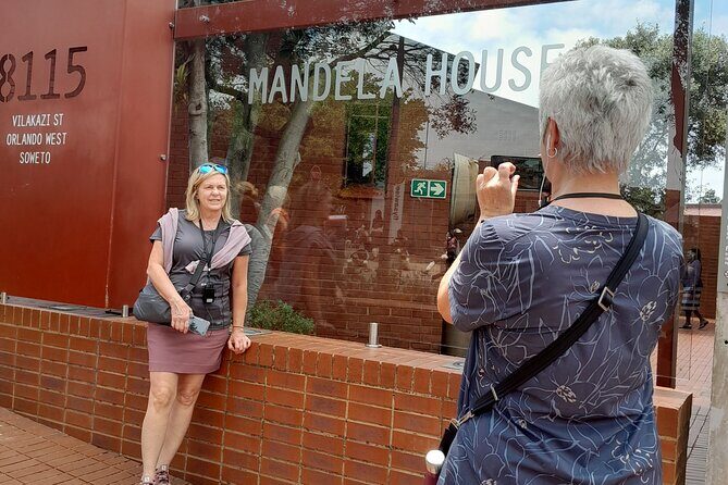 Half Day Johannesurg and Soweto Guided Tour - Starting in Johannesburg: Houghton, Munro Drive, and Hillbrow’s contrast