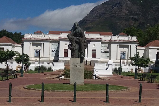 Half-Day Tour of Cape Town City - Company’s Gardens: birds, old trees, and art in the middle of town
