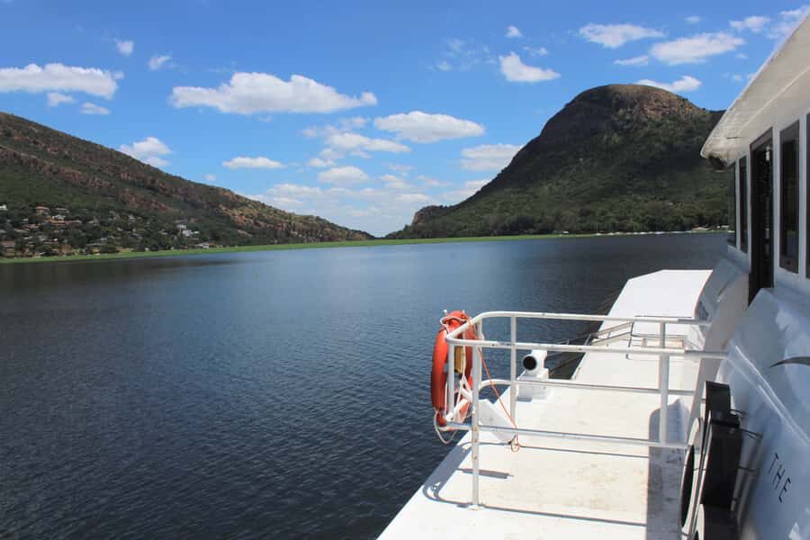 Hartbeespoort Dam: The Luxury Alba Boat Cruise with Food - Route Highlights: Meerhof Railway Bridge, Yacht Club Areas, Zoo, and Arc De Triumph