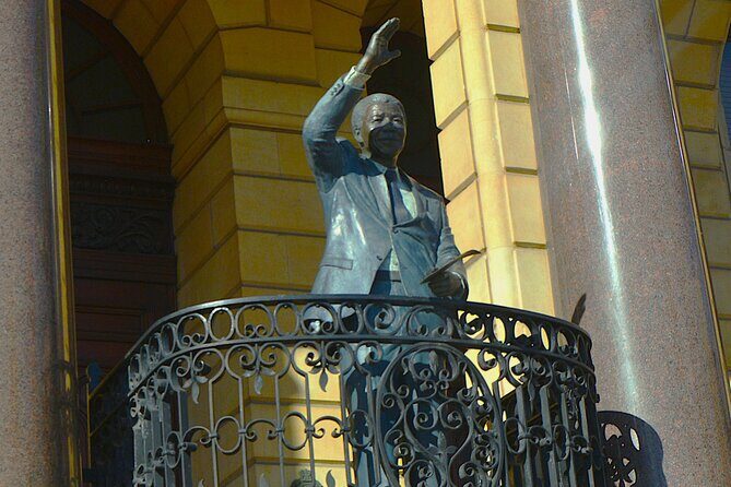 Heritage City Highlights: A Half-Day Cultural Journey - Cape Town City Hall and Mandela’s release-day gathering