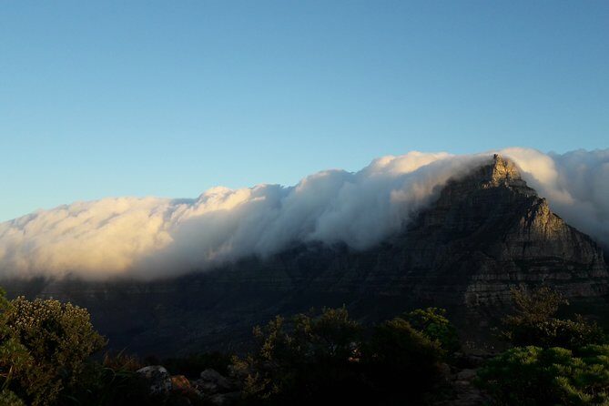 Hiking Lion's Head for sunrise, coffee & hotel Pick-up & Drop off - Twilight loop: the moment your eyes adjust and Table Mountain turns orange