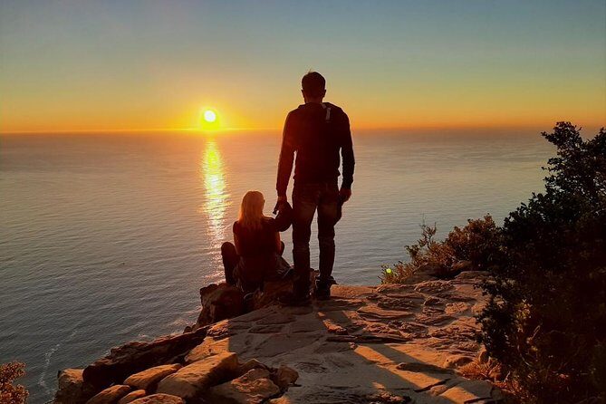 Hiking Lion's Head for Sunrise or Sunset - The trail: screw-top circling, ladders, and a chain handrail shelf