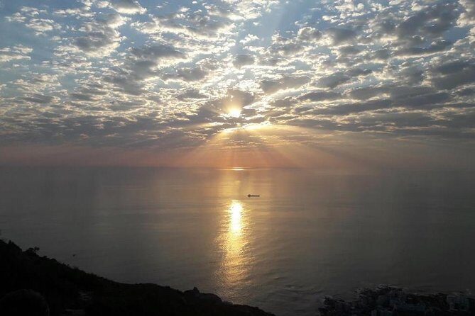 Hiking Lion's Head Sunrise or Sunset - Meeting at Lion’s Head Hiking Trail: What the Start Feels Like
