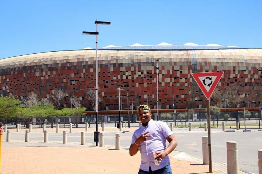 Jo'berg in 1 Day: Soweto, Apartheid Museum & City Tour - Shantytown interaction and the careful balance of respect