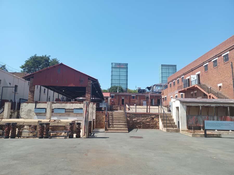 Johannesburg: Private Guided City Tour with Apartheid Museum - Your private start: pickup around 9:00 and a tight, human schedule