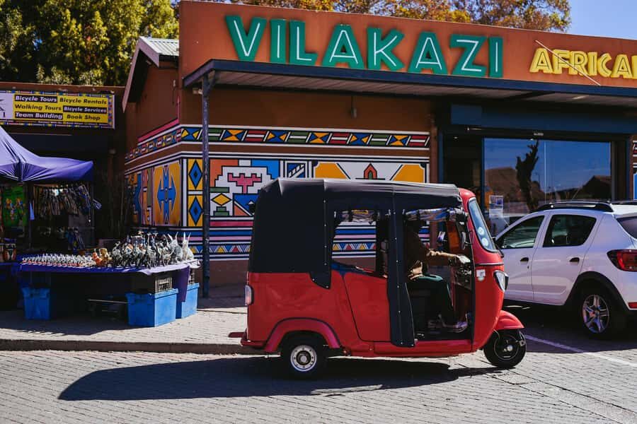 Johannesburg: Soweto Tour by Tuk Tuk - Meeting in Orlando West: finding One Day Africa and getting settled