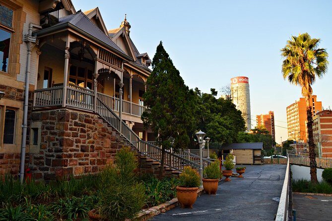 Johannesburg (Sunset & Dinning & Rooftop) Hopping Experience - Guides, pace, and safety in small-group Joburg nights