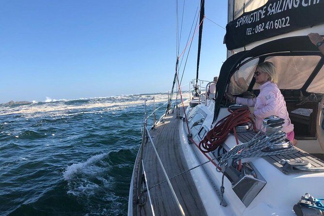 Knysna Day Sailing Cruise 1.5 hour - Drinks and the light dinner rhythm on the return sail