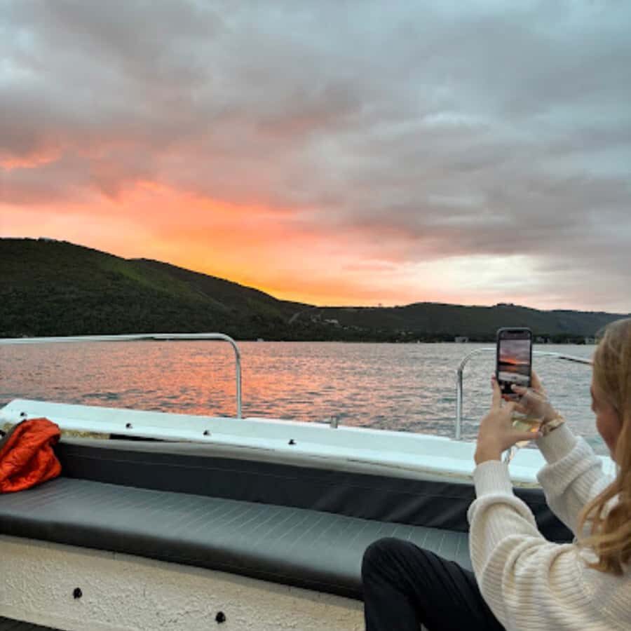 Knysna: Wine & Oyster Luxury Lounger Sunset Cruise - Where you meet on Thesen Island (and why that matters)