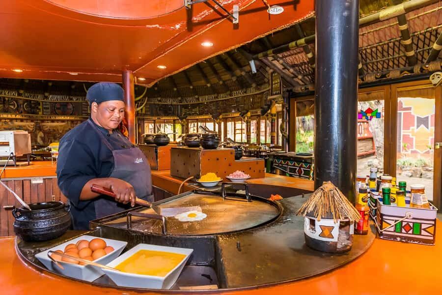 Lesedi Cultural Village with lunch or dinner cultural food - Lunch or dinner: what you’ll get and how to handle drinks