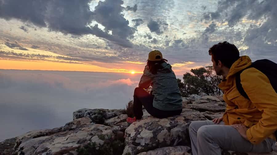 Lion's Head: Hike with a registered hiking guide - The descent: a leisurely way down with city and nature stories