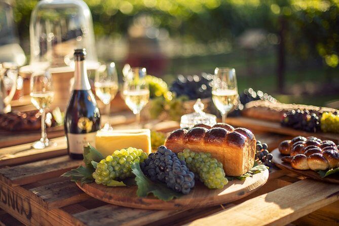 Luxury Wine Tour with Lunch - Paarl stop: cheese and wine with tasting-host guidance