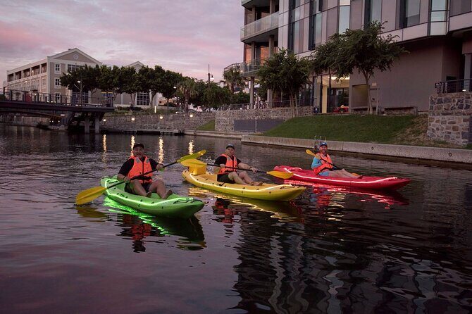 Night Kayaking in Battery Park V&A Waterfront - Where Battery Park and the V&A Waterfront Come Together at Night