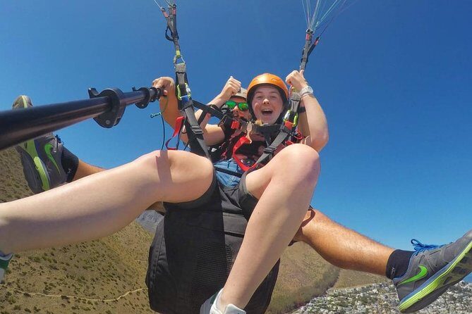 Paragliding in Cape Town - A short flight, big views: paragliding from Signal Hill