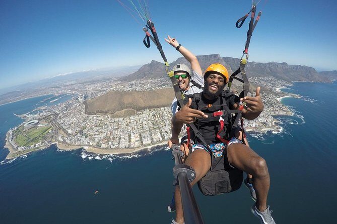 Paragliding in Cape Town - Licensed tandem pilot and the pre-takeoff briefing