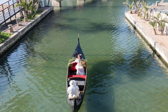 Picnic Gondola Boat Ride at Durban Point Waterfront Canal - Your picnic basket: local cheeses, juice, biscuits, chocolates