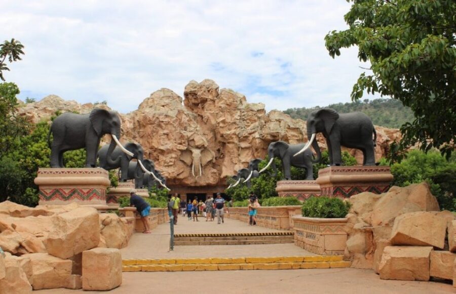 Pilanesberg Full-Day Shared Safari with Sun City Visit - What to pack for a long safari-to-resort day