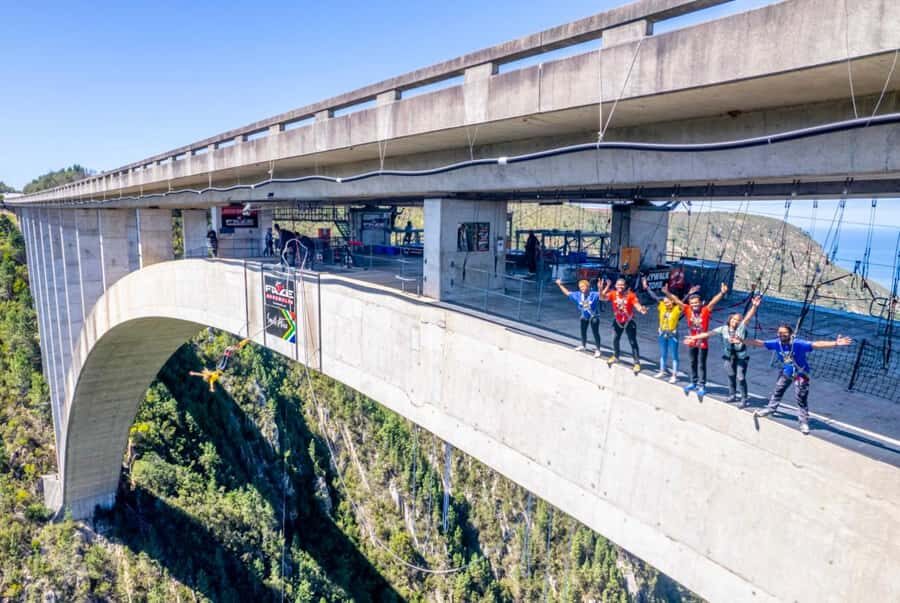 PLETTENBERG BAY: Bloukrans Bridge Skywalk Tour and HangOut - Stepping Onto the Suspended Catwalk Under the Road