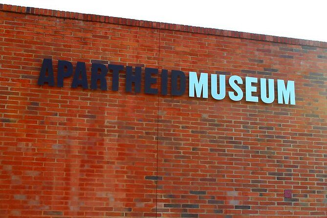 Pretoria, Soweto and Apartheid Museum Guided Day Tour from Johannesburg - Mandela House and Union Buildings: quick but memorable ending