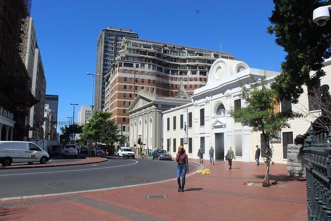 Private City Tour Table Mountain + Cable Car Ticket Camps Bay H/D - Signal Hill at Noon: 360 Degrees and the Cannon Moment