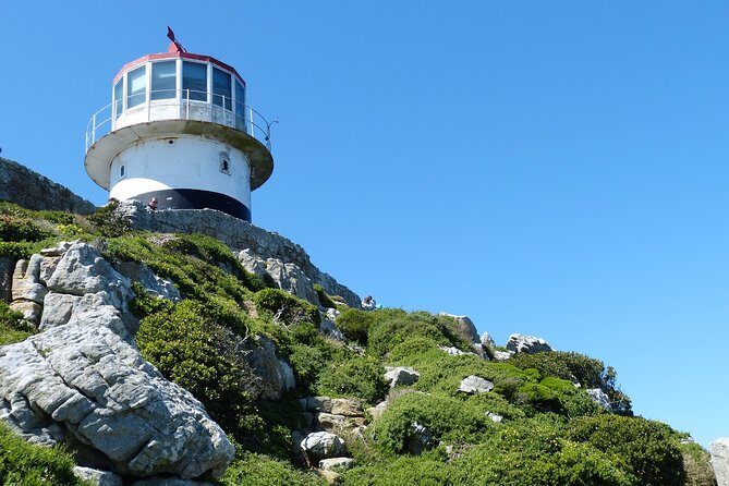 Private day tour to the Cape of Good Hope - Twelve Apostles and Camps Bay: mountain peaks over expensive sea views