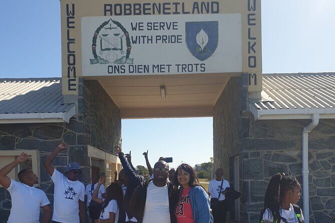 Private Full-Day Tour to Robben Island and Table Mountain - Getting Picked Up and Timing the Morning Right
