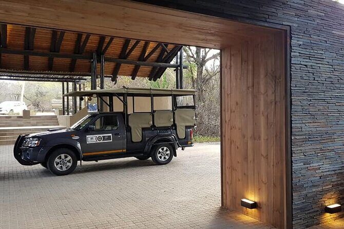 Private Morning Game Drive from Hazyview l Kruger National Park - Skukuza camp breakfast: the comfort stop that turns into a mini-mission