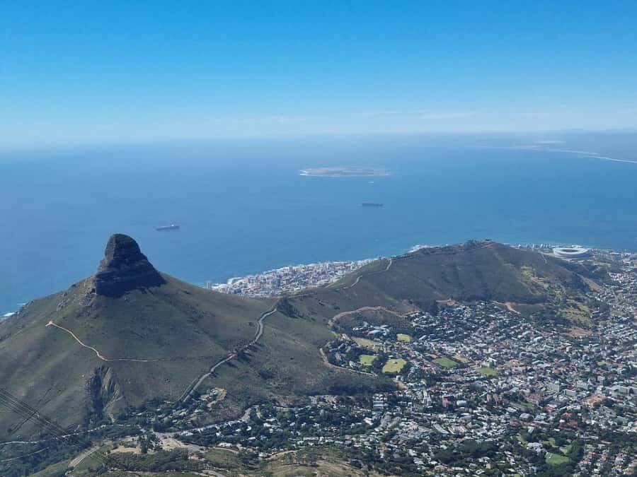 Private Tour: Robben Island, City Tour and Table Mountain - Skipping lines without skipping the meaning