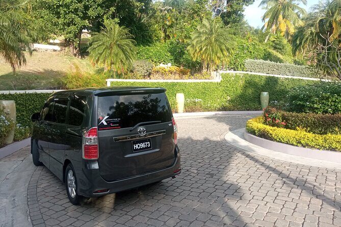 Round Trip St. Lucia Private Airport Transfers - UVF - How the UVF Pickup Really Feels: Find the Driver Fast