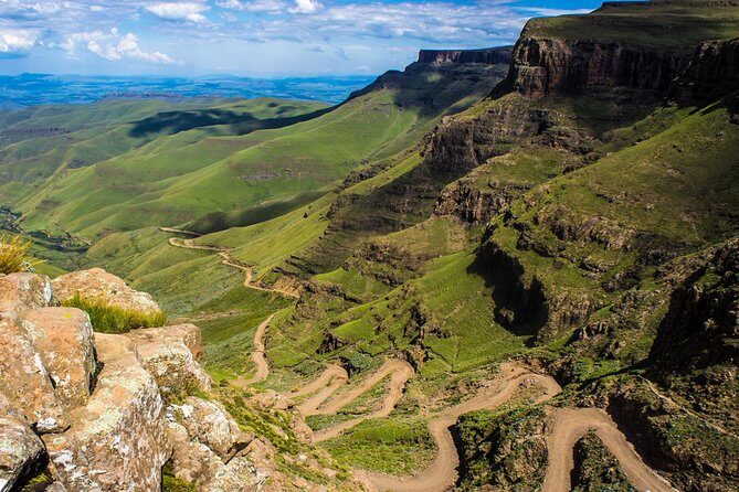 Sani Pass & Lesotho 4x4 Experience Day Tour from Durban - Sani Pass by 4x4: 33 km of zigzags and a real altitude shift