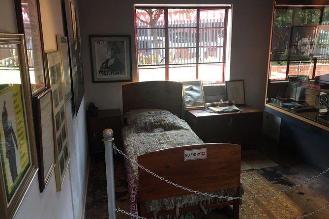 Soweto and Apartheid Museum Tour - Constitution Hill Human Rights Precinct: set the frame before Soweto