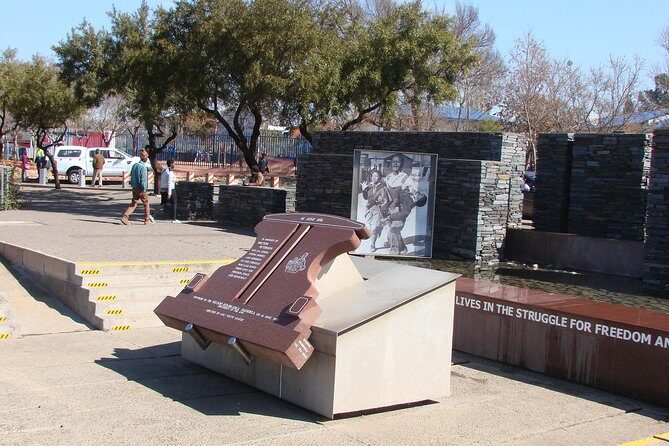 Soweto and Johannesburg & Apartheid Museum - The guide factor: why the day feels coherent