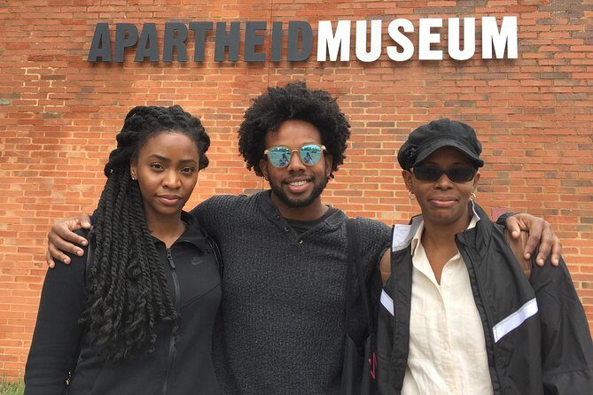 Soweto, Apartheid Museum & Constitution Hill Day Tour - Constitution Hill’s prisons-to-human-rights story in 60 minutes