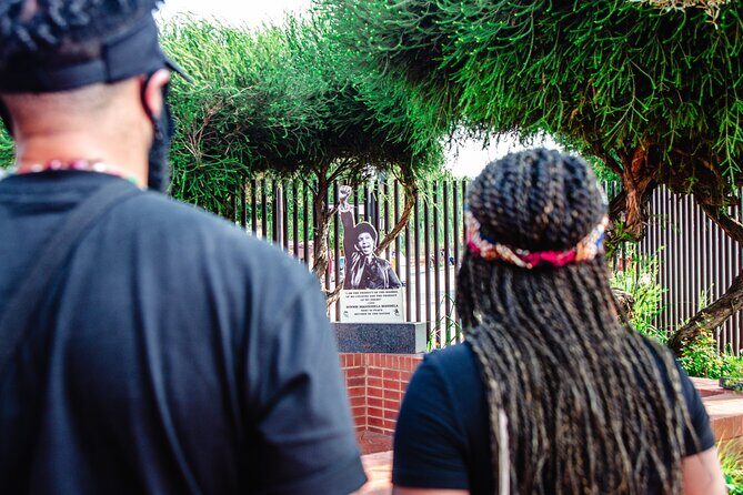 Soweto Walking Tour with Lunch - Mandela House and Tutu House: what you’ll see on the outside