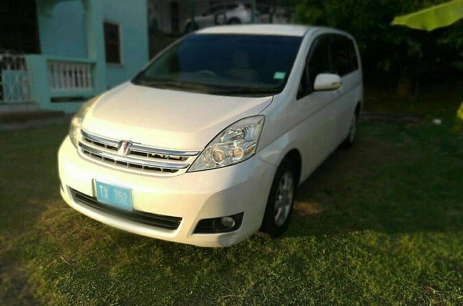 St Lucia Airport Transfer to ANY Bay Gardens location - Door-to-Door Drop-Off in Bay Gardens (Including Your Luggage)
