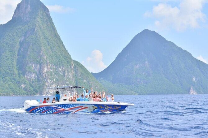St Lucia Private Boat Tour/Sightseeing/Snorkeling - Gliding past a Hollywood-film-style bay on the water