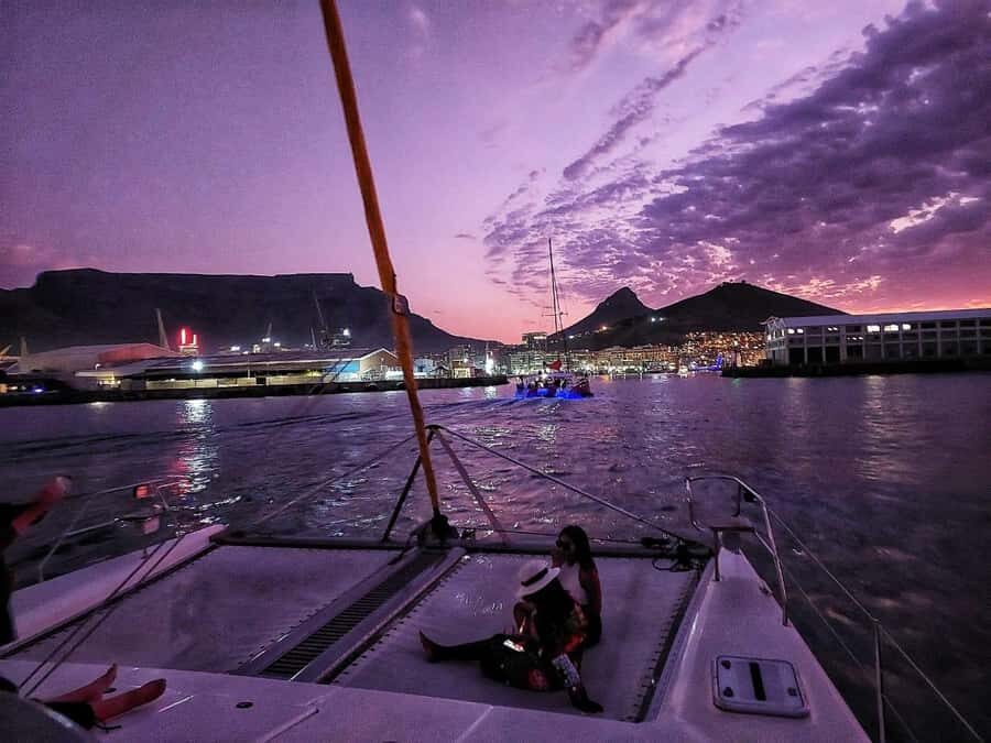 Sunset Cruise with Cape Town Cruises - Sundowners on a luxury catamaran (and the drinks that come with it)
