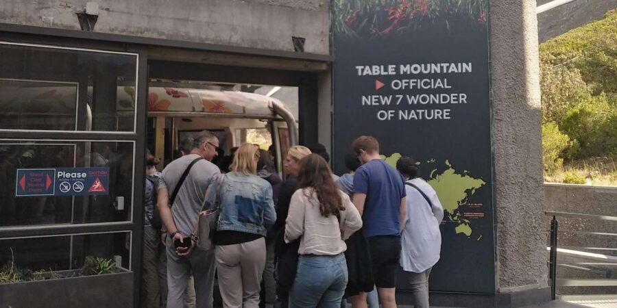 TABLE MOUNTAIN CABLE CAR EXPERIENCE WITH RESERVED TICKETS - Sunrise or sunset vibes: when your timing really matters