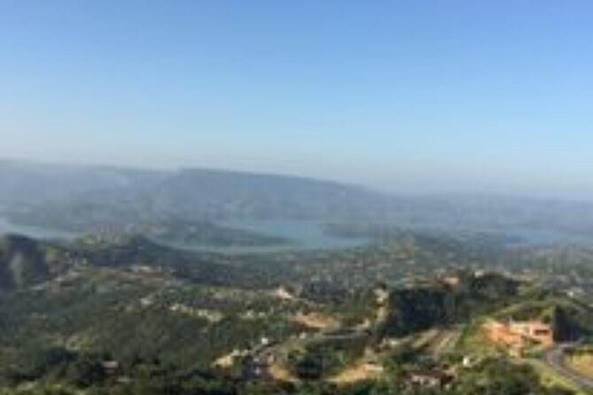 Tala Game reserve. Natal Lion Park and Valley of 1000 hills - Valley of 1000 Hills: scenery on a wildlife-focused day