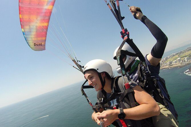 Tandem Paragliding Cape Town Experience TABLE MOUNTAIN PARAGLIDE - The full timeline: from check-in to landing back at your meeting point