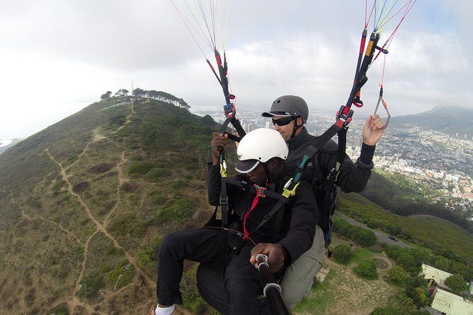 Tandem Paragliding Cape Town Experience TABLE MOUNTAIN PARAGLIDE - Safety and instructors: why the professionalism matters