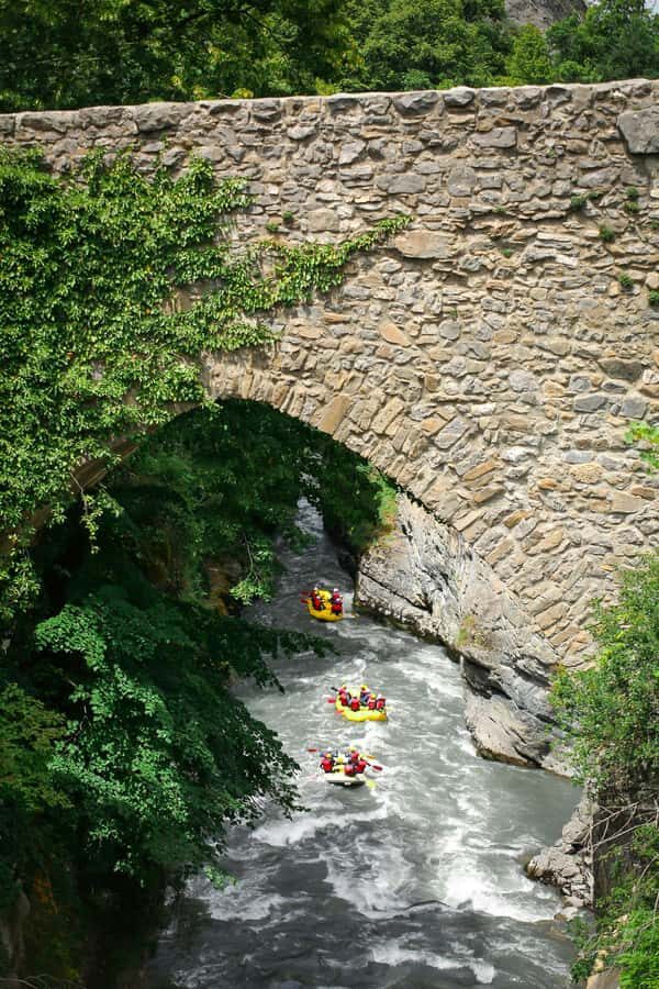 White Water Rafting on the Sabie river - Rapids and Teamwork: Why the Guides Stay Close